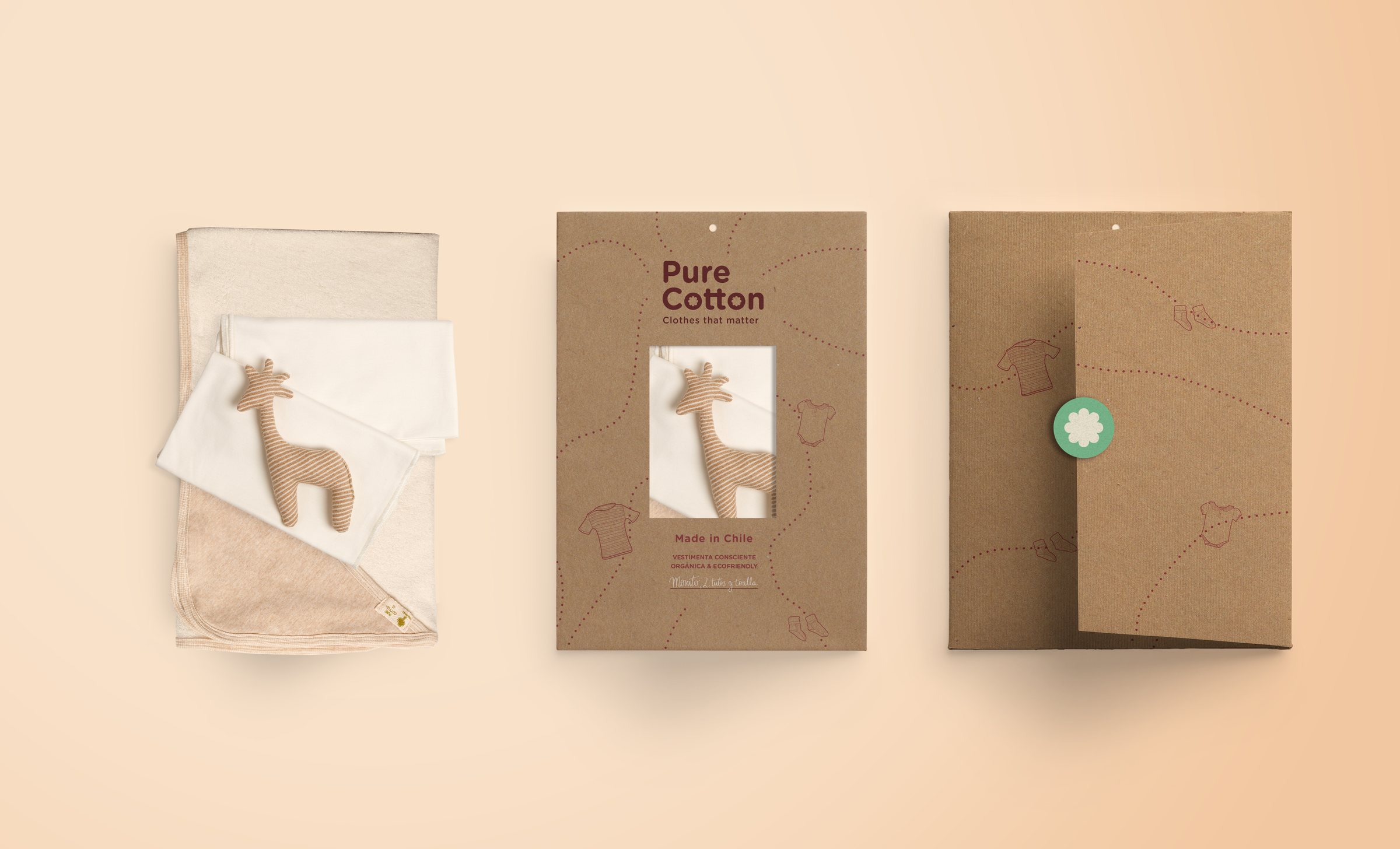 Sobre kraft de Pure Cotton abierto, cerrado con ventana y por detrás con su adhesivo verde.